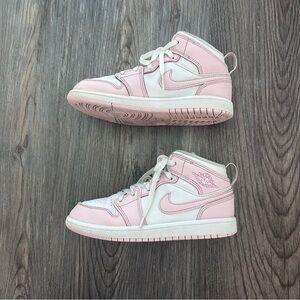 Nike Jordan Kids' Air Jordan 1 Mid Shoes
Size 1
